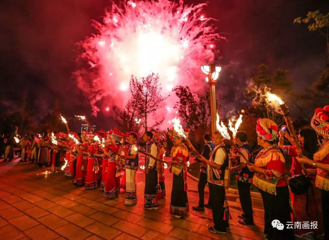 【高清美图】楚雄火把节 :万人深陷"欢乐火海"|太阳历|云南|火把节