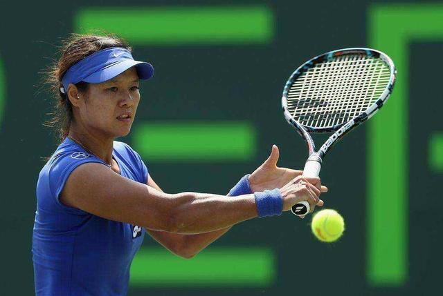 网球女神李娜与侯佩岑同台亮相!娜姐1米72身材
