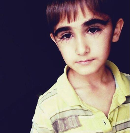 3厘米 成俄罗斯睫毛最长的人