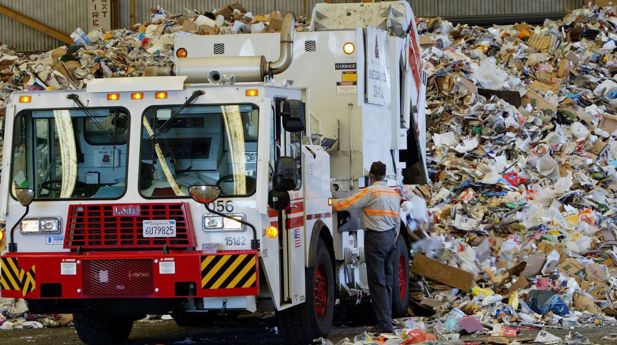 (美国旧金山垃圾处理场,来源:盖提图片社) 经过长达两周的讨论,来自