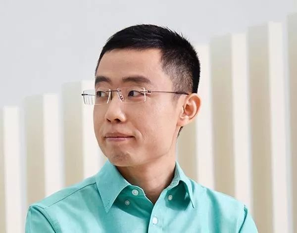 手撕酒店的花总什么来头给表哥鉴过表