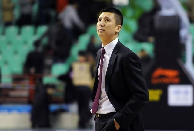 广厦险些上演28分大逆转,发挥最好的居然是裁判闫军?