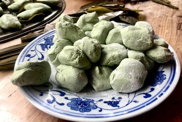 采一株青蓬草品四月舌尖上的江南