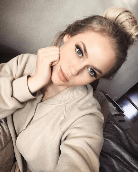 北欧健身女孩拥有魔鬼身材天使面容,与母亲酷似姐妹!