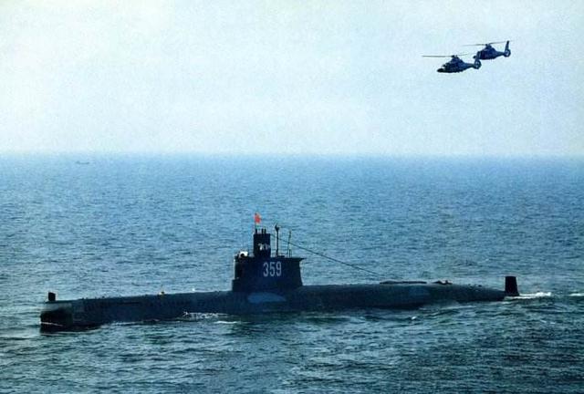 035型潜艇035型潜艇可以看作是033型潜艇的现代化该型,是中国第耳代