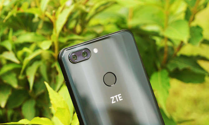 中兴blade v9上手评测:暗光双摄和高清全面屏抢眼