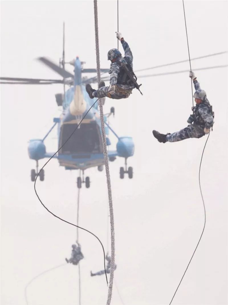 视频中国空降兵官方版征兵广告参军吧少年