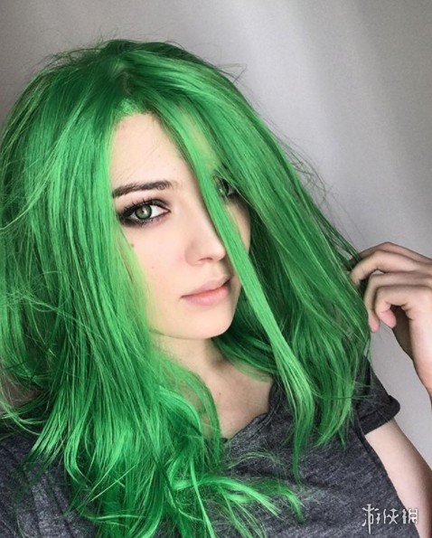 国外美女cos性转蝙蝠小丑邪魅绿发疯癫桀骜还帅气