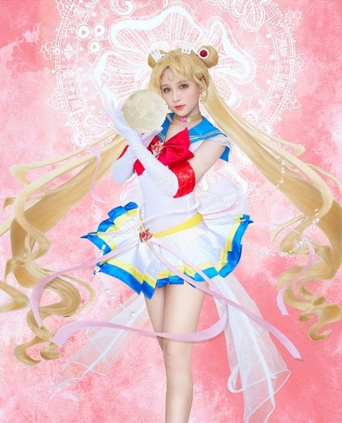美国妹cos《美少女战士》水冰月 颜值高画面唯美