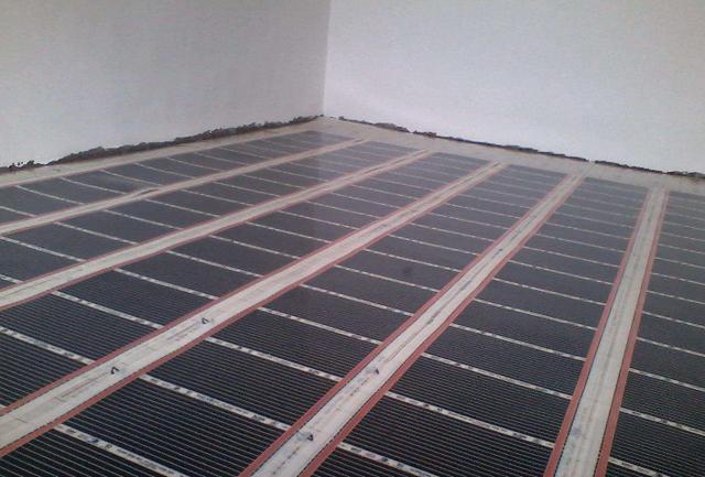 它是通过地面辐射供暖得一种方式,将发热电缆埋设在地板中,以它为热源