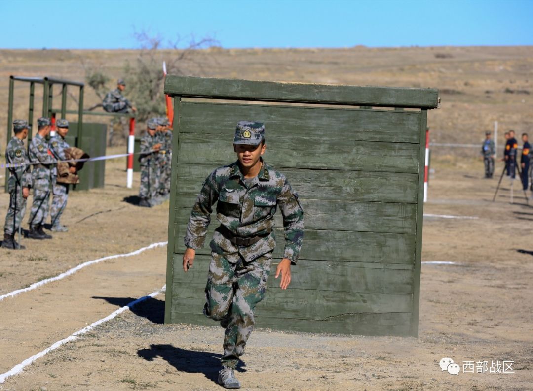 "该师领导介绍说,这次"军体之星"比武,是为了激发大家练兵备战的热情