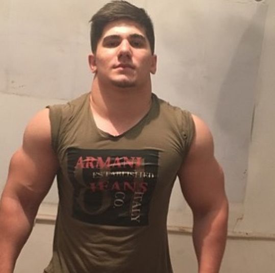 脖子|肌肉|小伙_新浪新闻