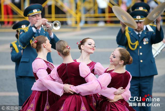  当地时间2018年6月12日，俄罗斯莫斯科，当地庆祝国庆日“俄罗斯日”。（资料图 视觉中国）