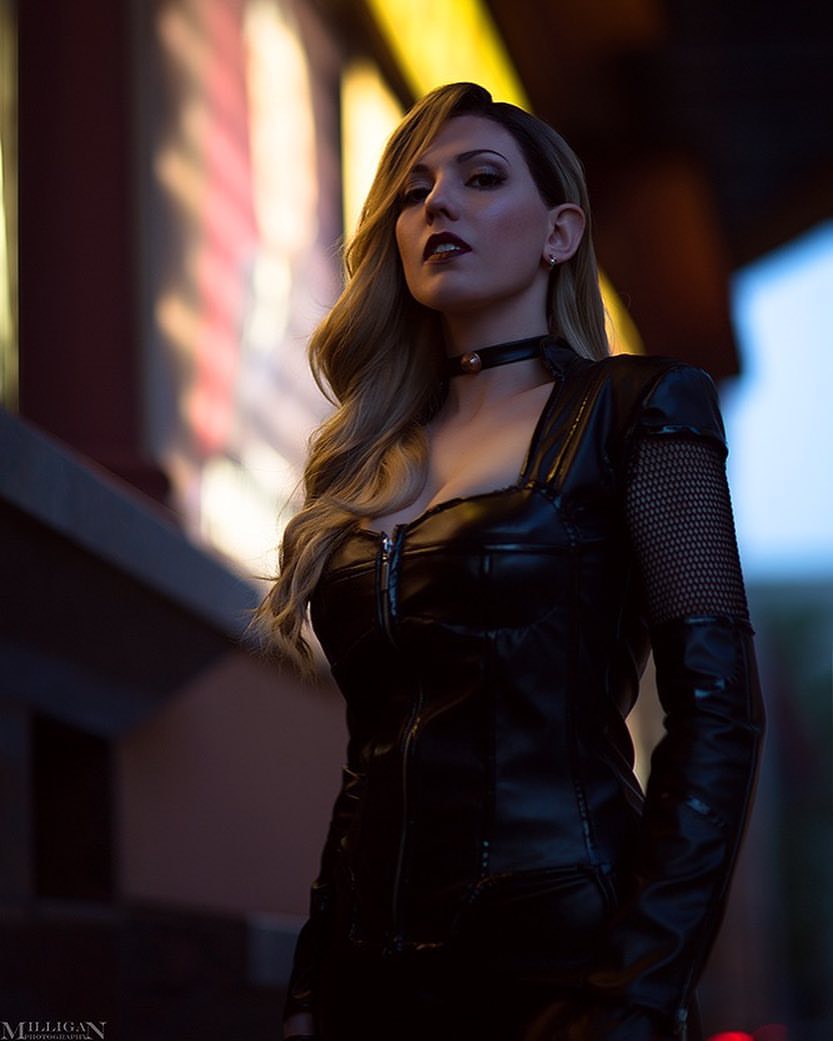 俄美女cos《底特律:变人》崔西 火辣性感身材完美