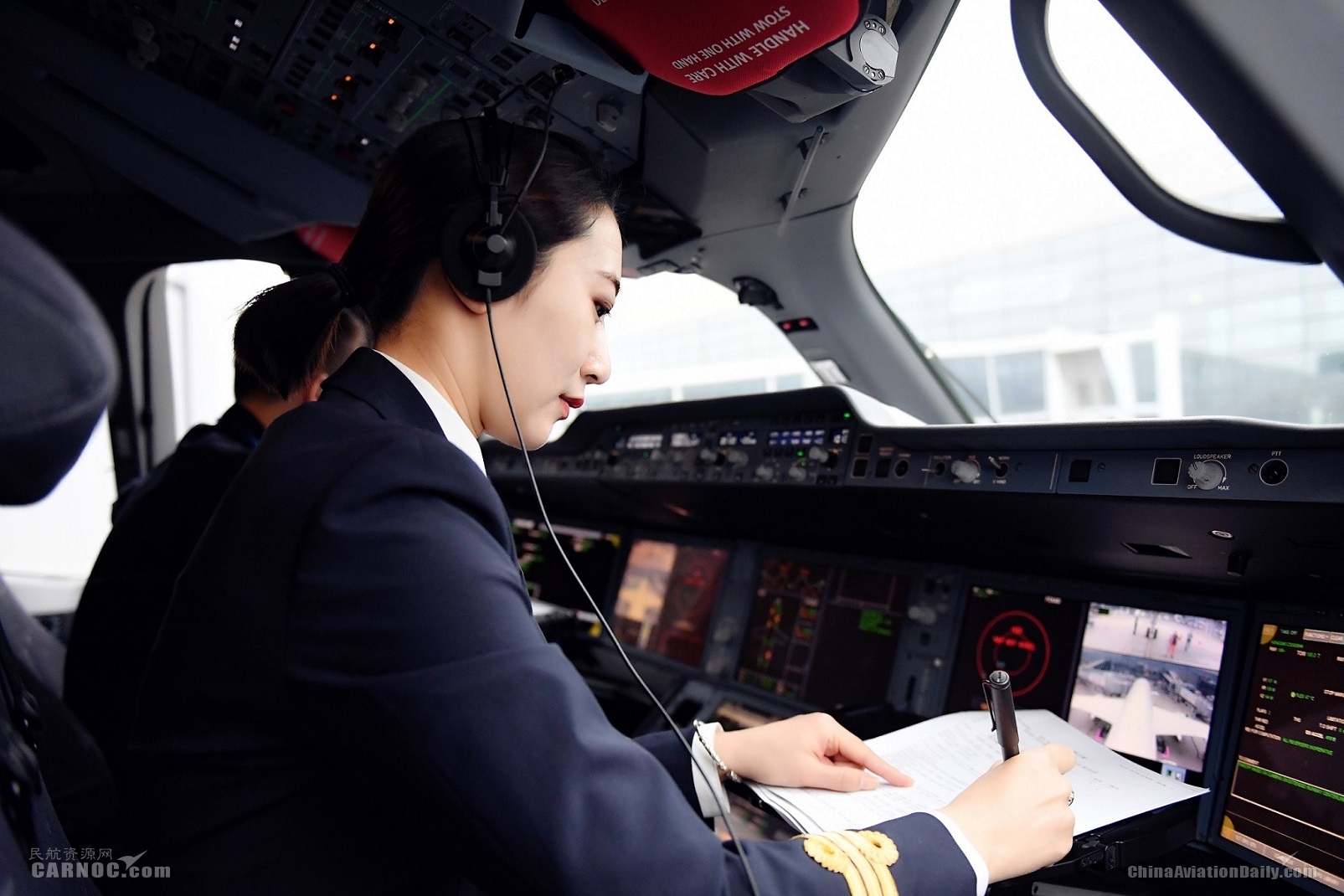 东航a350飞行员从文科女到空客飞行员的华丽转变