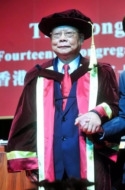 2008年，曾宪梓获香港理工大学颁授荣誉社会科学博士学位。图/大公报