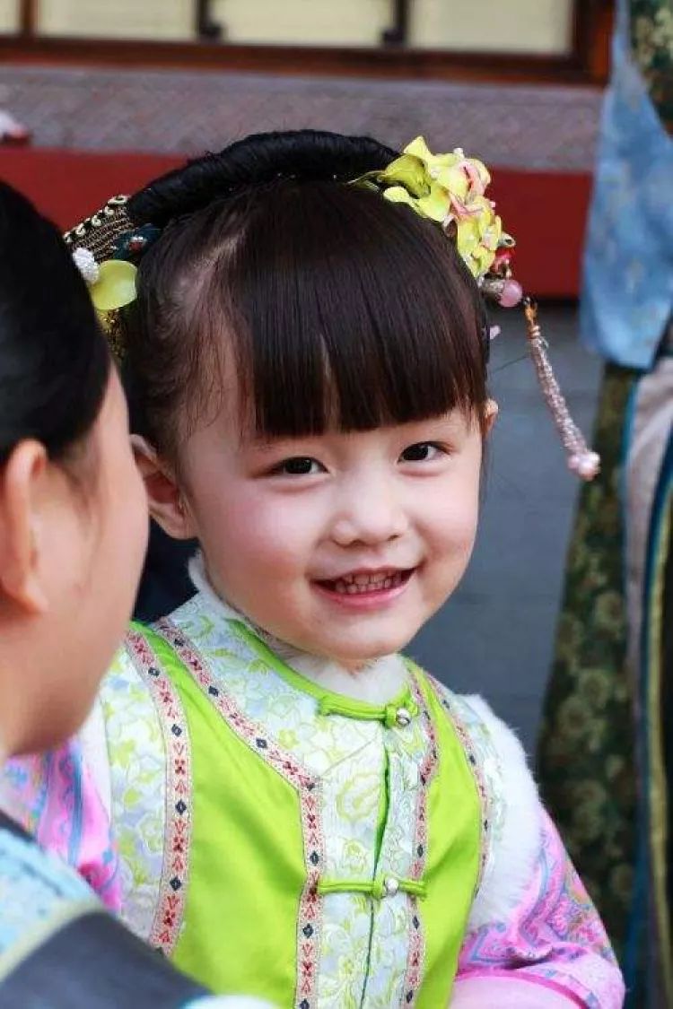 【好久不见】还记得《甄嬛传》里面的温宜公主吗?她现在越长越美啦!