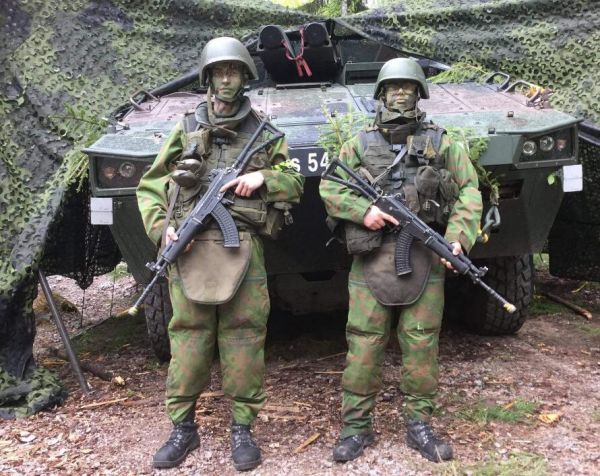  图为参加演习的芬兰军队士兵