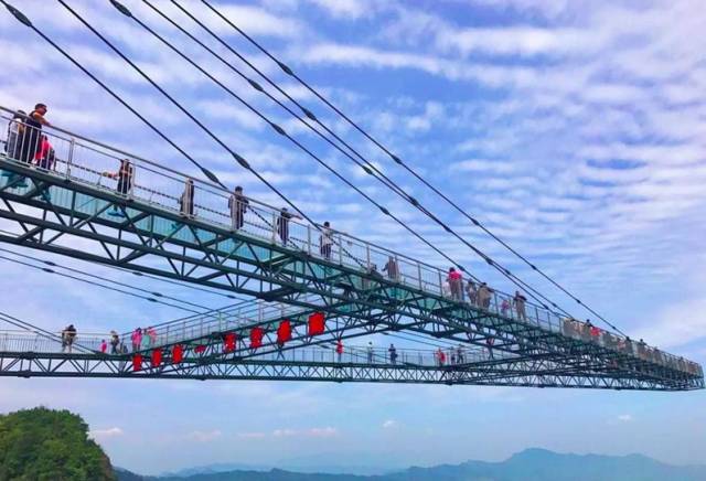 浪浪浪480米悬空吓到脚软广东10大玻璃栈道约吗