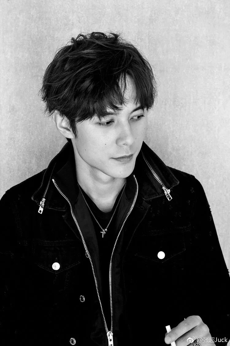 好久不见还记得铠甲勇士里的西钊吗他现在长这样啦