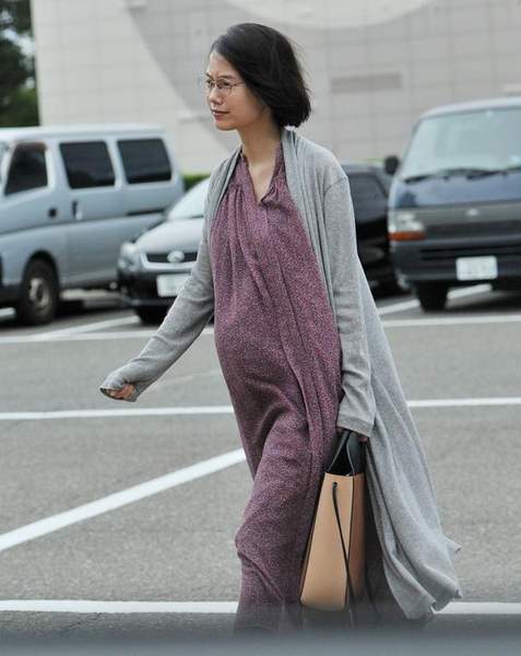 准妈妈宫崎葵孕照曝光 剪利落短发挺孕肚开工