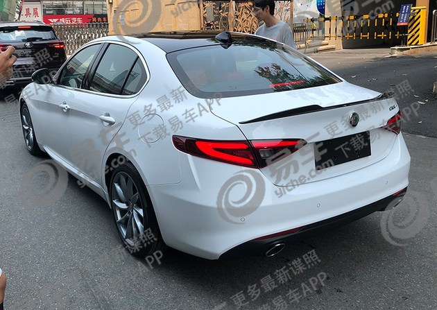 2018成都车展探馆:阿尔法·罗密欧giulia碳纤维限量版亮相