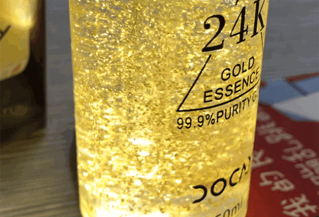 加上精华里满满的"24k水溶纳米金",光看外表,也会被这闪闪发光的金子