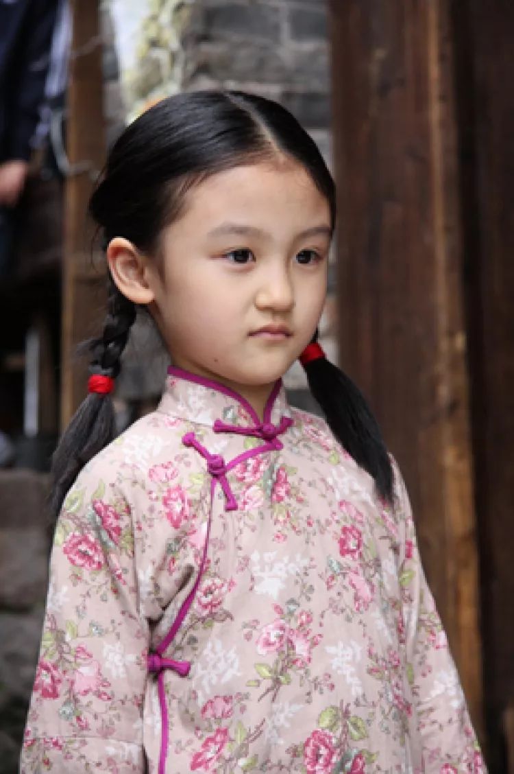 4岁就出道的陆子艺,曾参与过中央电视台春节联欢晚会演出.