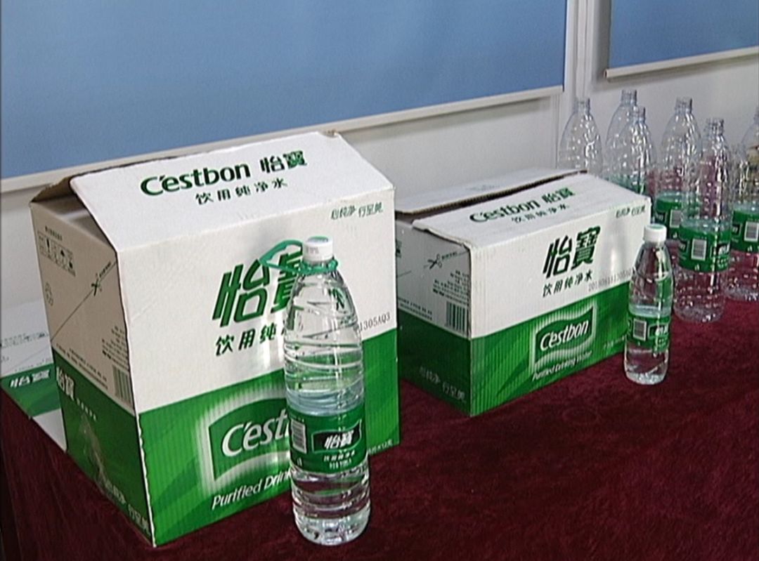 假"怡宝",假"百威",相似度达到99%!还好被警察蜀黍一锅端