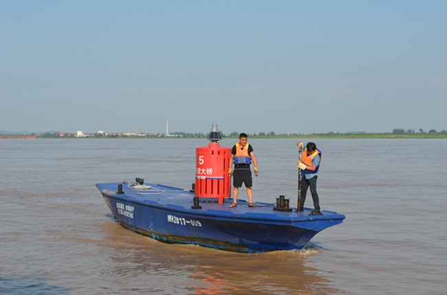 [长航局]新型标志船在长江中游主汛期防草效果初显(图)|长江中游|航标