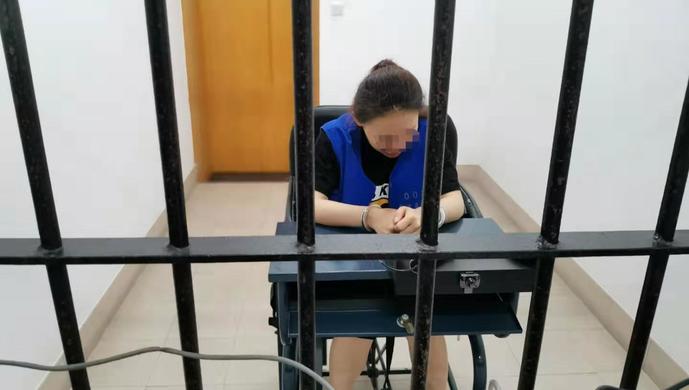 女子醉驾保时捷逆行撞奥迪后逃逸被抓时酒精浓度高达221毫克百毫升已
