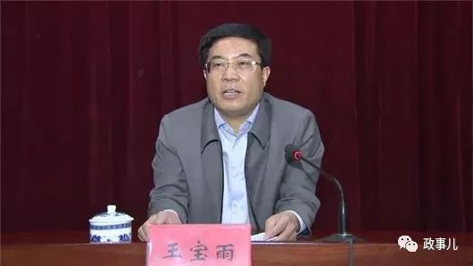另一人张伟,是一名援疆干部,目前的职务是天津市援疆干部领队,市对口