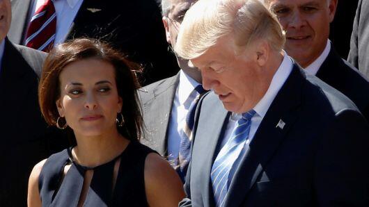  资料：特朗普与迪娜&sdot;鲍威尔（图片：CNBC） 