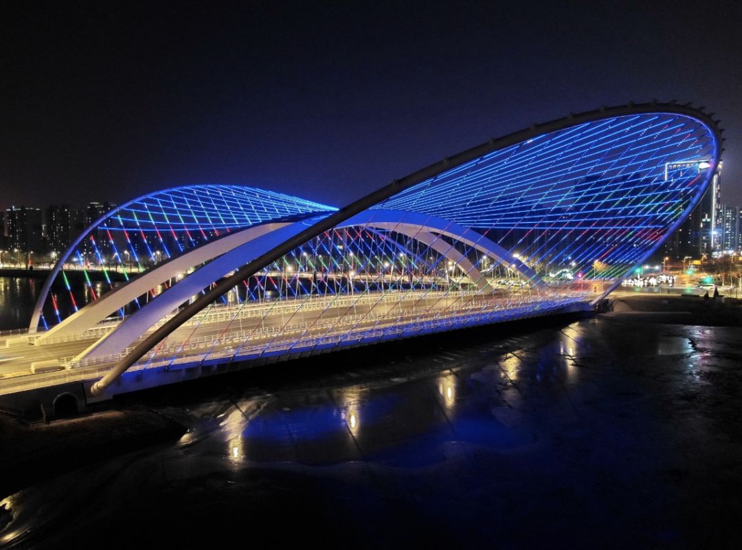 头条丨银川"金凤展翼"大桥首次亮灯,我真的被惊艳到了!