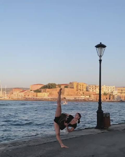 优美的朝天一字踢._手机新浪网