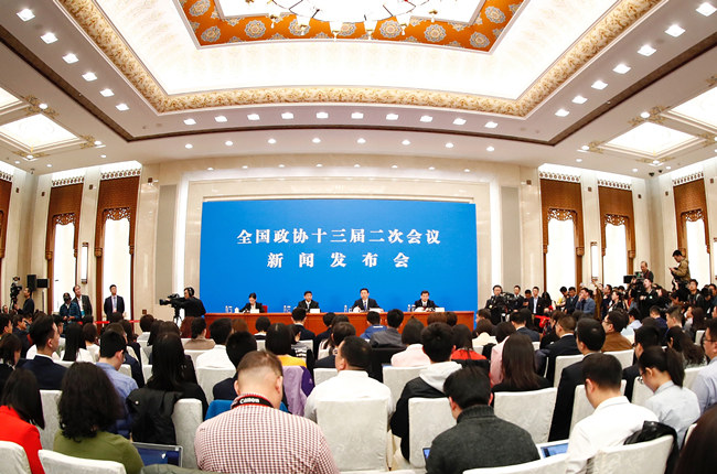 布会:政法等部门频出 大招 维护民营企业合法权