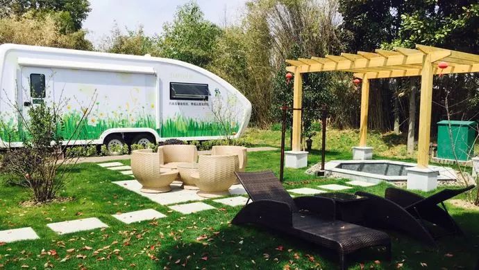 周末到郊区睡帐篷房车价格直追五星级新玩法了解一下