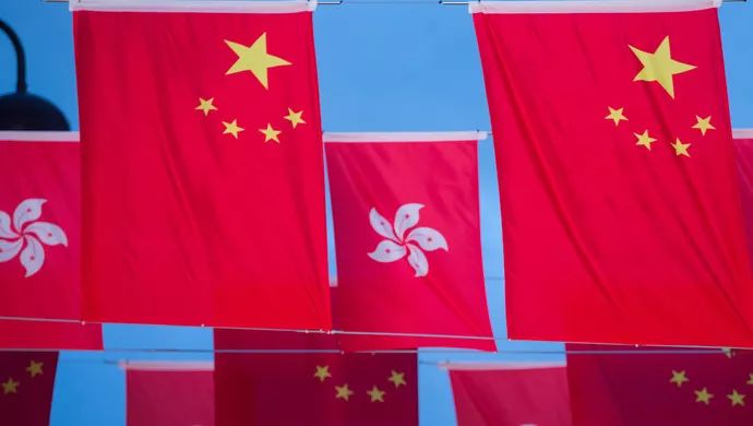 持香港特区护照,你就是中国人!香港青年,回内