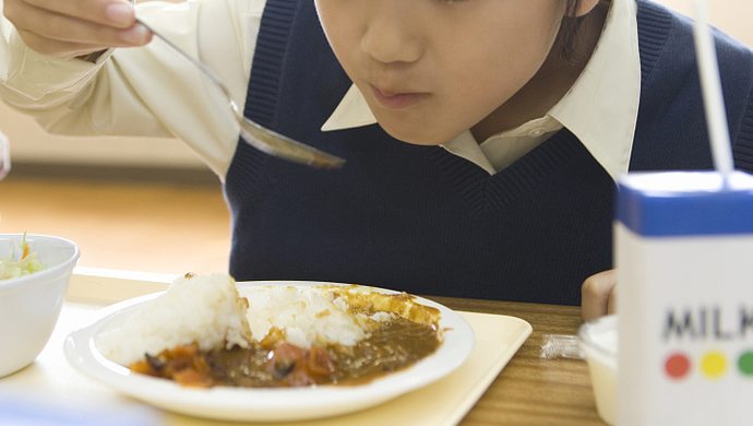 中芯学校食品霉变事件敲警钟!政协委员建议尽