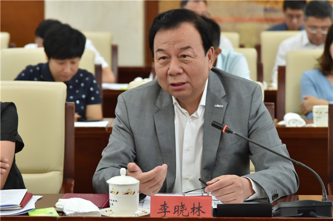 从左至右依次是:张富民,王学斌,阎美蓉8月23日,最高人民检察院举行各