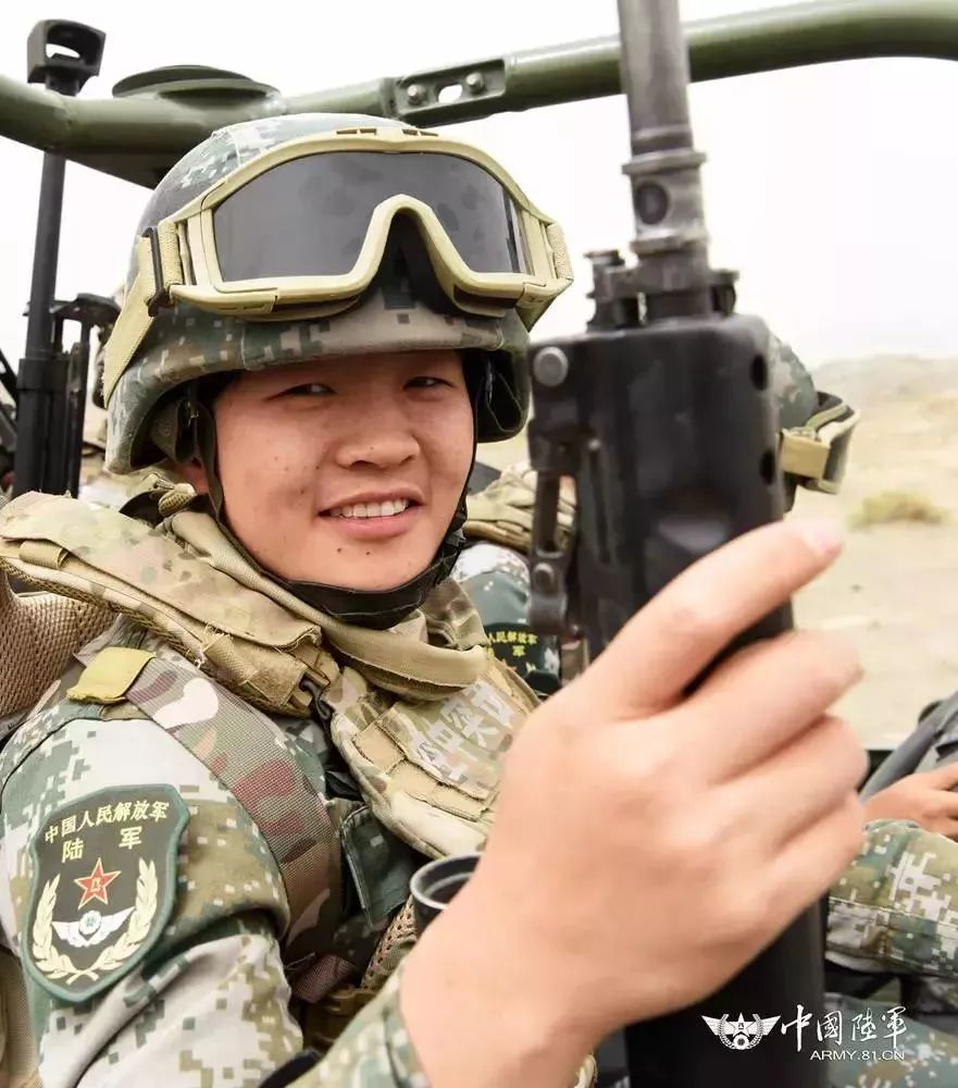 影像志沙场上震撼心灵的士兵面孔