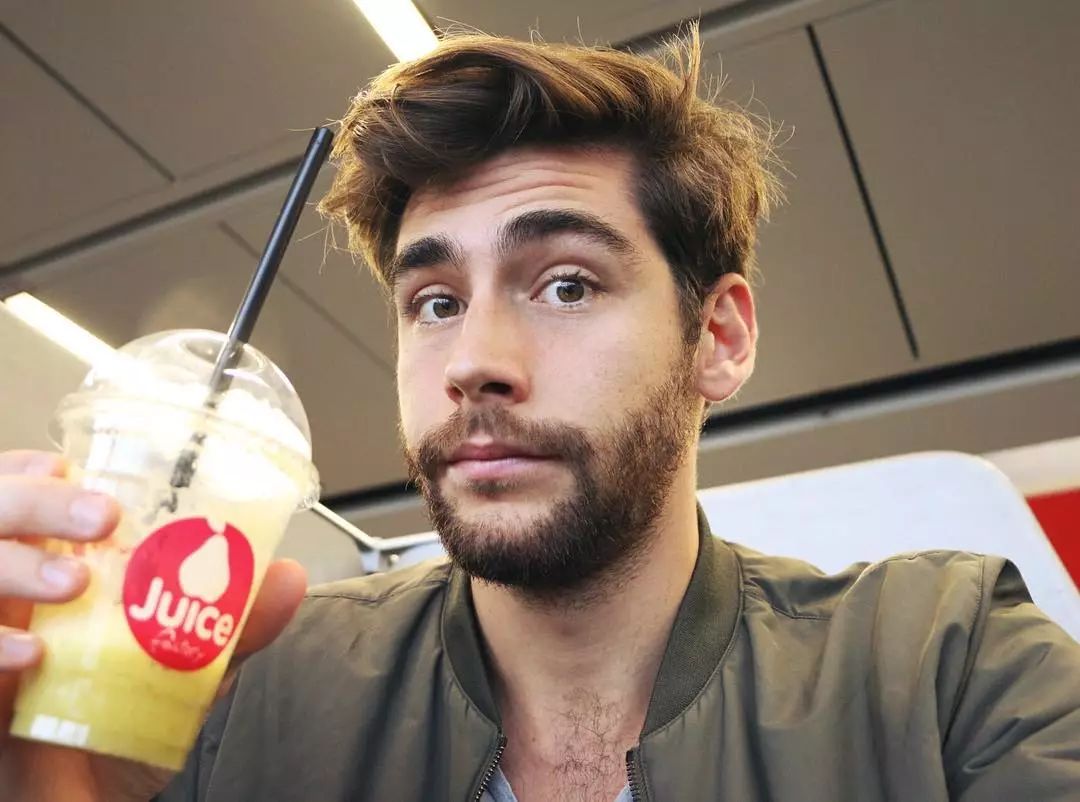 过气男歌手alvarosoler因卖肉不成被迫出新歌我爱他