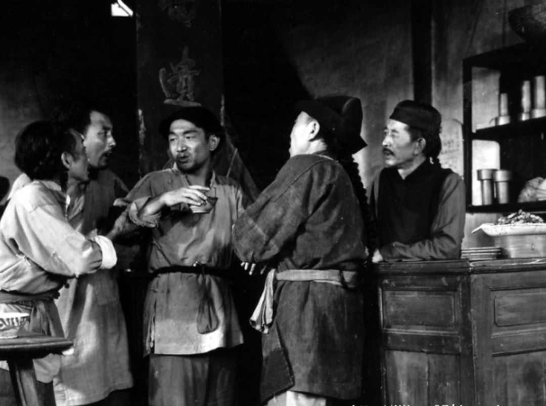 鲁迅呐喊出版95周年阿q精神孔乙己式迂腐离我们而去了吗