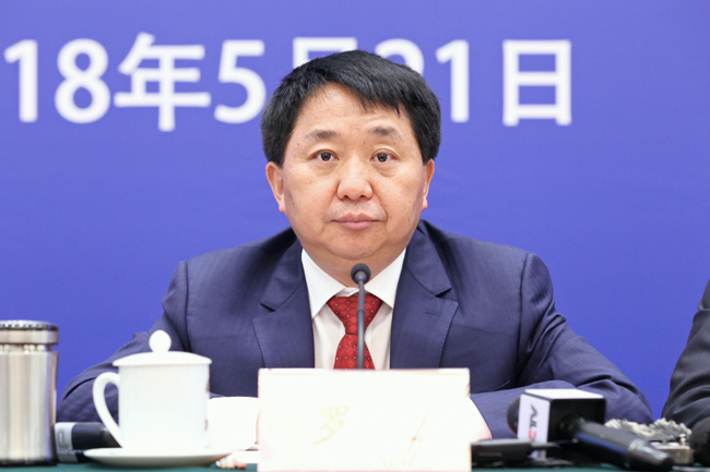 工业和信息化部副部长罗文,江西省人民政府副省长吴晓军出席发布会并