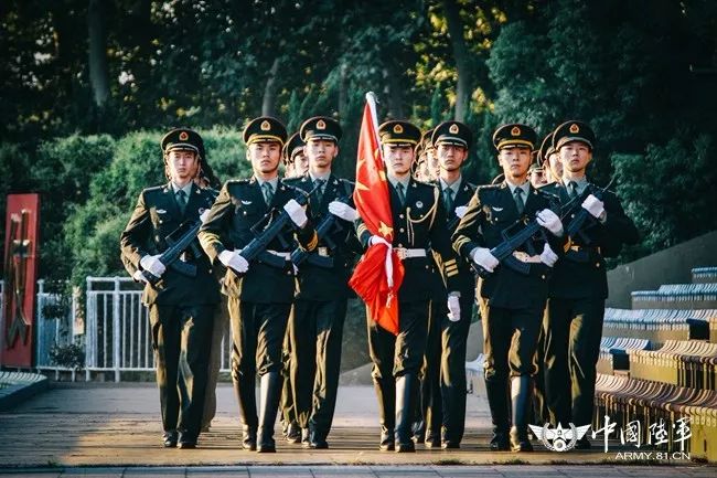 我是中国人民解放军陆军,今天我为祖国庆生!(含视频)_手机新浪网