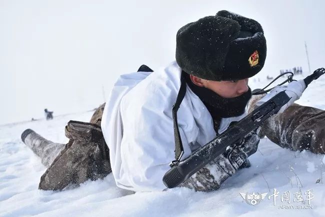 一起看兵哥哥的帅气跨年姿势