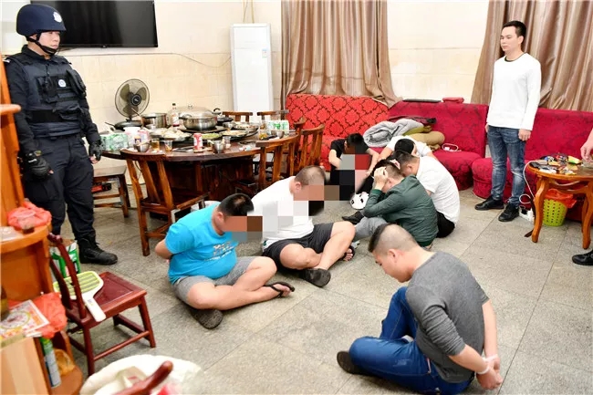 海南警方新年扫黑除恶首案112人落网抓捕现场堪比大片