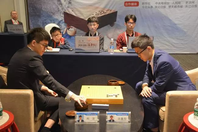 棋圣战柯洁逆转险胜许嘉阳17天8胜3负 与范蕴