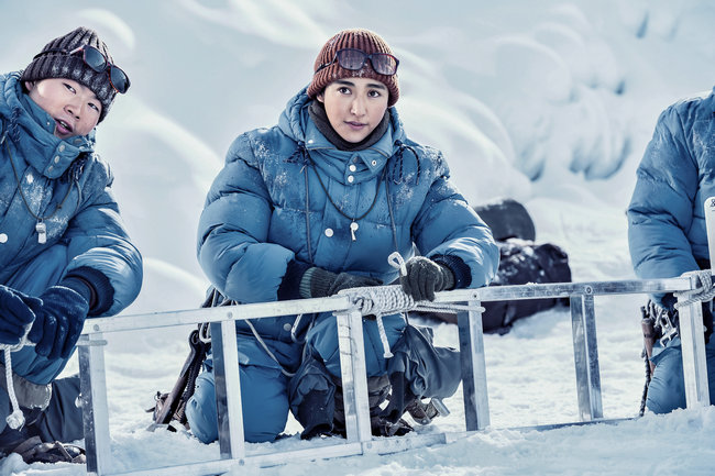 曲尼次仁为戏冻伤真诚演绎攀登队唯一女队员