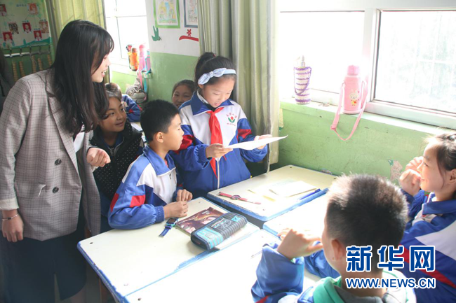 小学生体验购物之旅 寓教于乐中学习财商知识